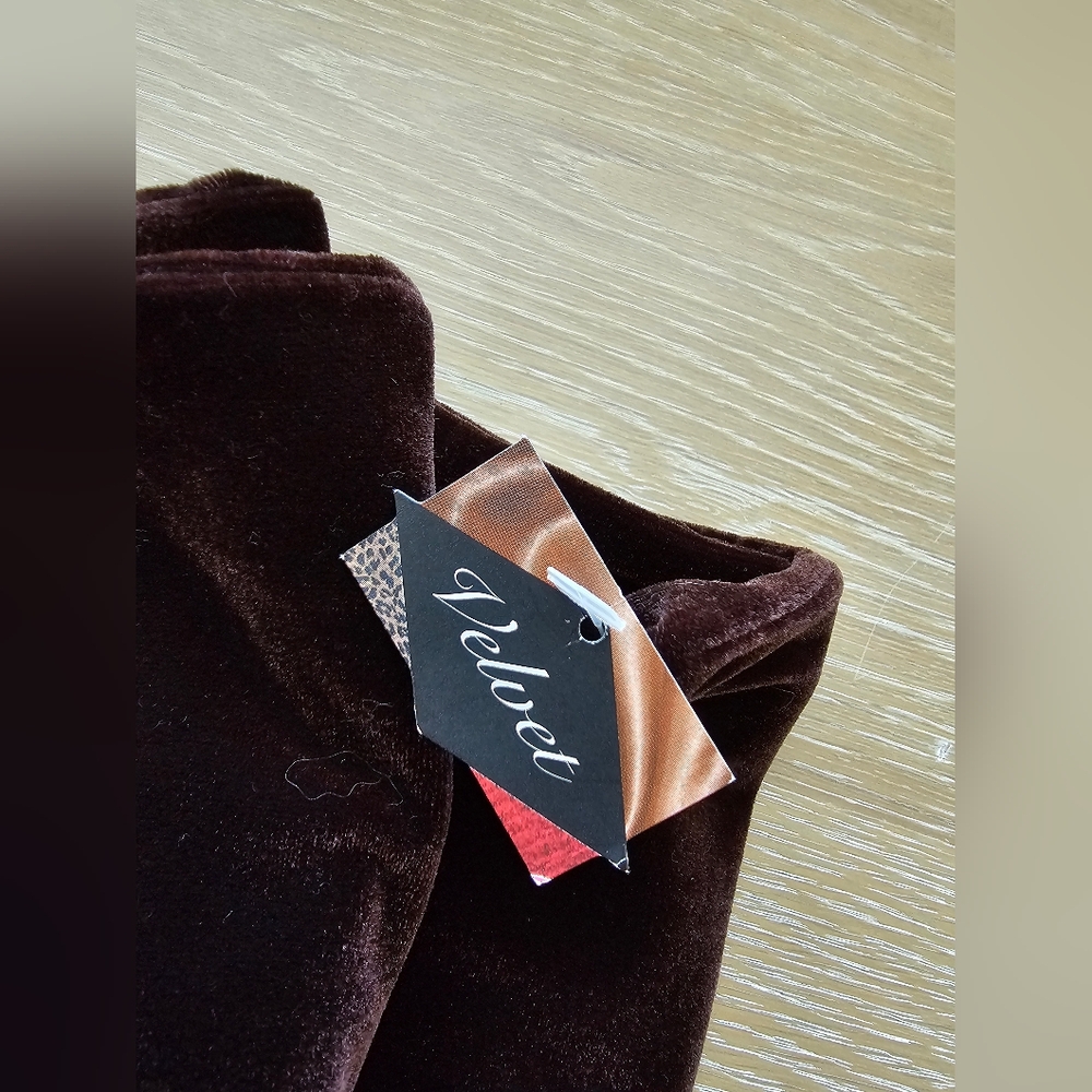 Vintage-Style Velvet Neck Scarf – Ben Berger Luxury Collection – Dark Academia - Picture 5 of 6